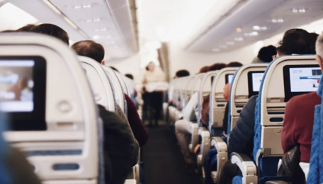 10 cosas que no se deben hacer en pleno vuelo para facilitar el trabajo de la tripulación