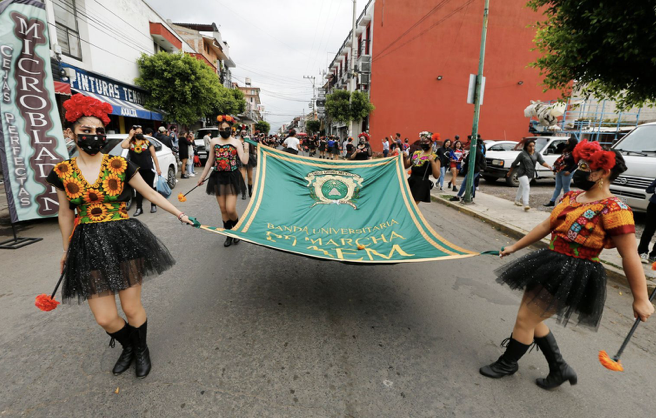 AlegrdeuniversitariosretomalasallesenancingocoelFestivallmuertoalpozoyelvivoalgozo