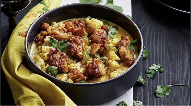 Cazuela keto de curry con pollo