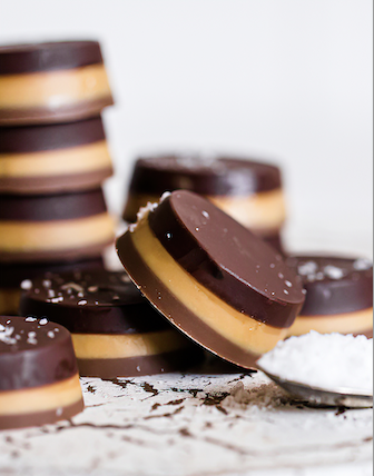 Copas de chocolate y mantequilla de cacahuete