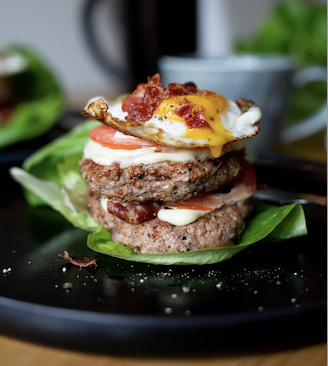 Desayuno de hamburguesa de pavo alta en proteínas