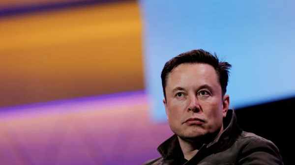 ElpeligrososilenciodeElonMuskmientraspolticosdeMicoforcejeanporlaplantadeTesla