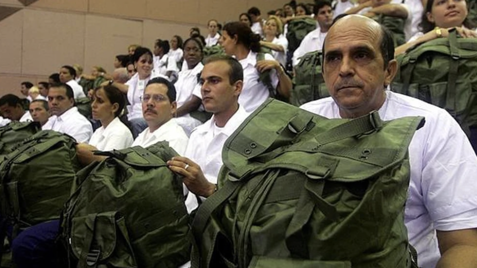 La dictadura cubana envía a México militares en lugar de médicos por temor a las deserciones