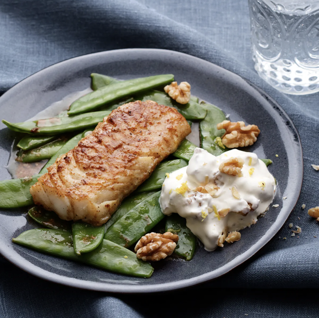 Pescadofritoconsalsadeyogurynueces