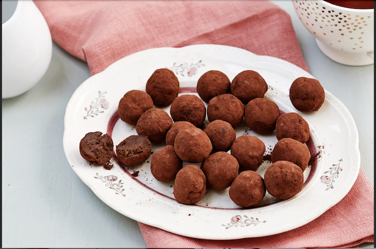 Trufas de chocolate con aguacate bajas en carbohidratos