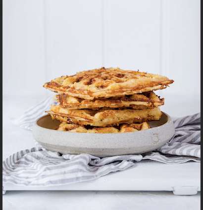 Waffles keto de queso y huevos