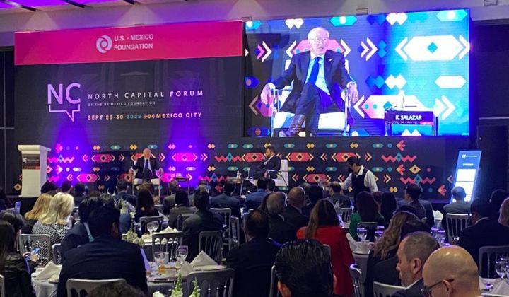 ken salazar en el north capital forum cdmx